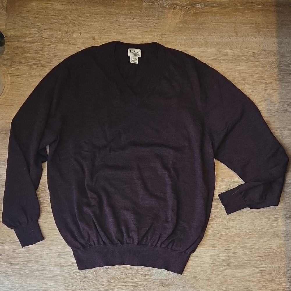 LL BEAN Men's 100% Merino Wool Sweater V-Neck Size Dark Purple - Plum Sz L